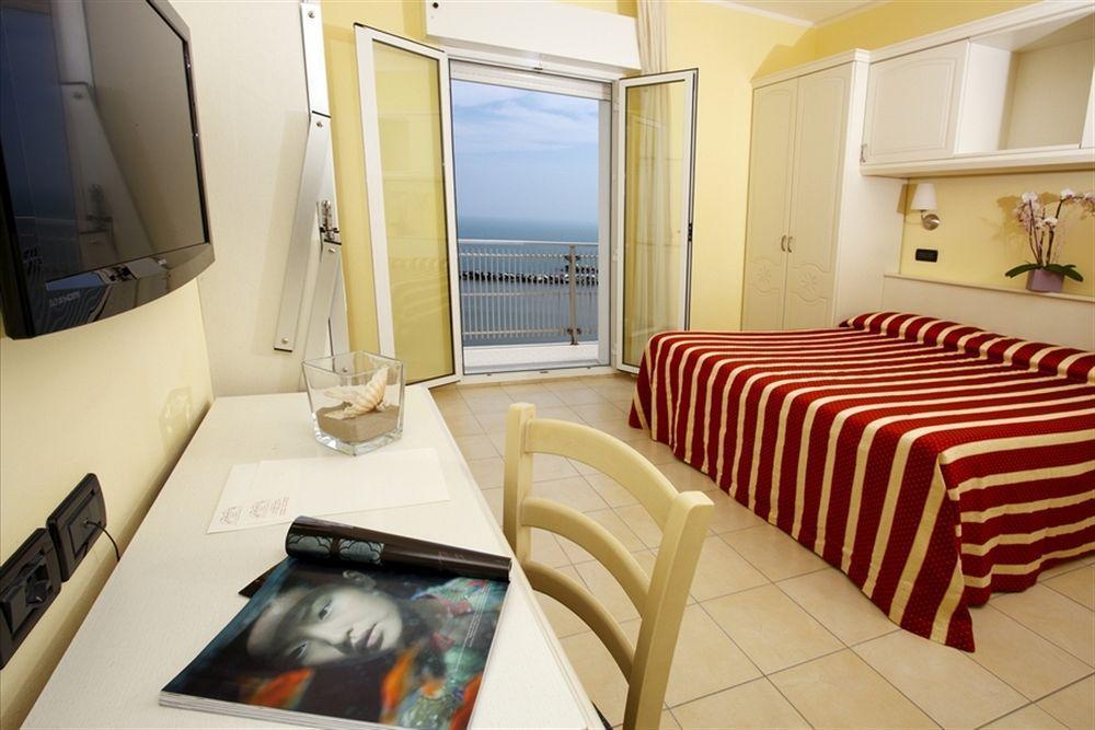 Hotel Baia Rimini Exterior photo